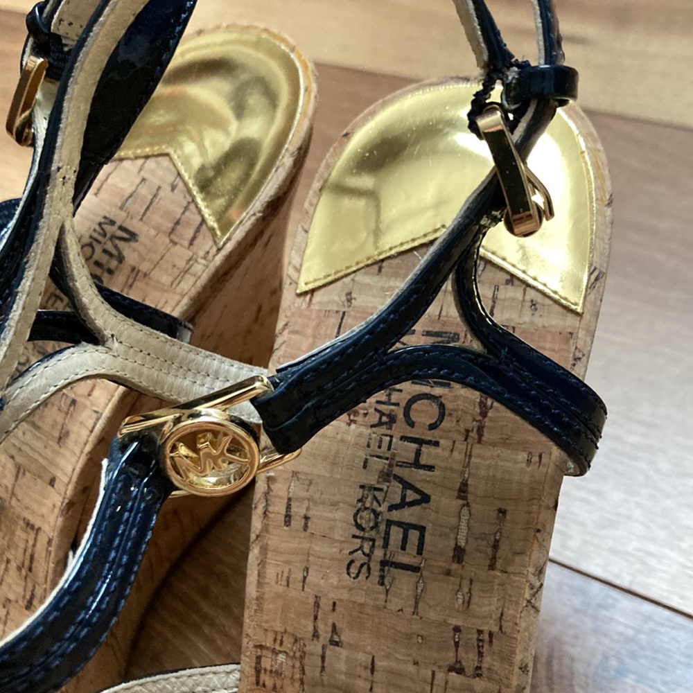 MICHAEL Michael Kors Navy Cicely Wedge Platform Sandals. Size 9. - Picture 3 of 7
